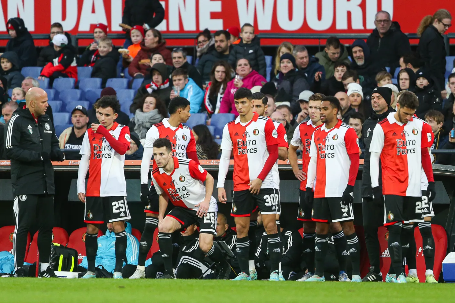 Feyenoord sluit 2022 af met overwinning op FC Emmen