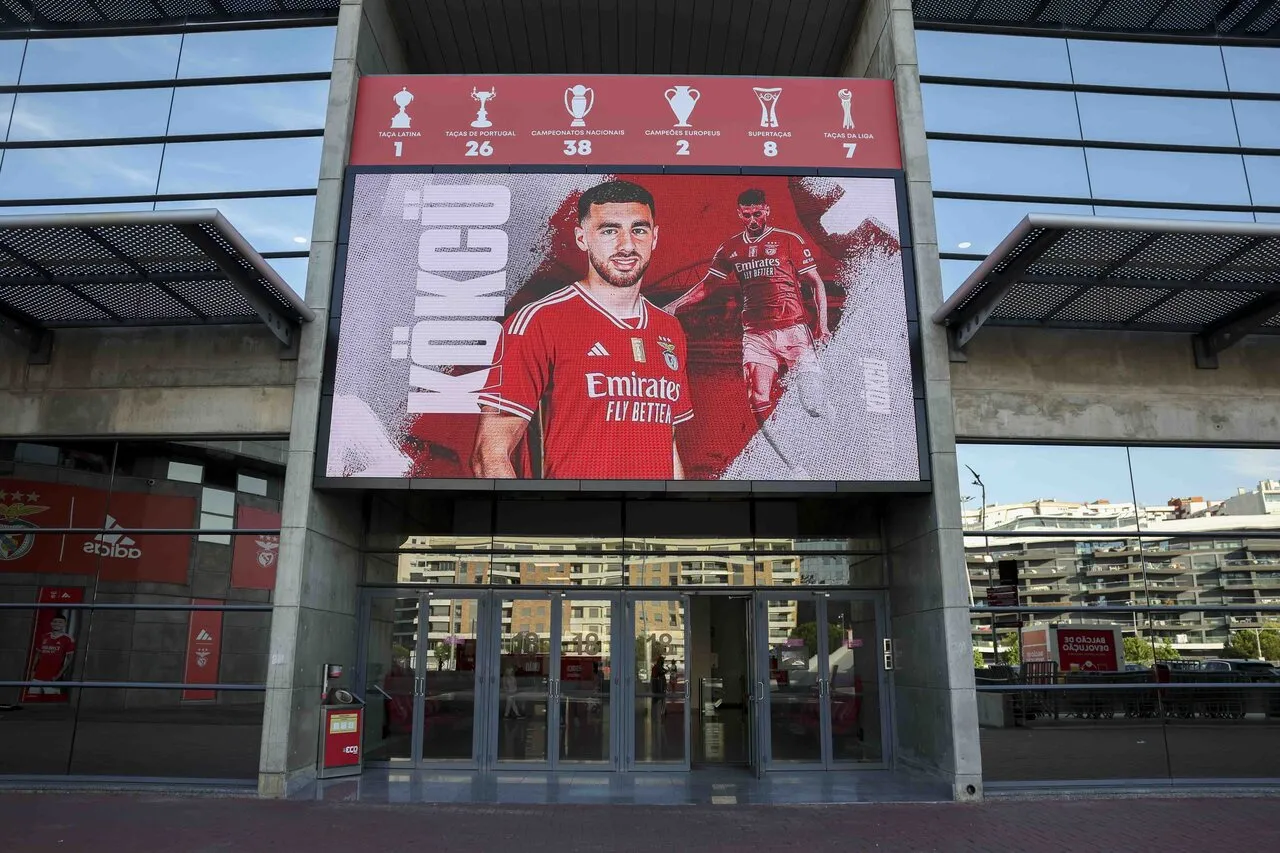 Officieel: Orkun Kökcü vertrekt naar SL Benfica