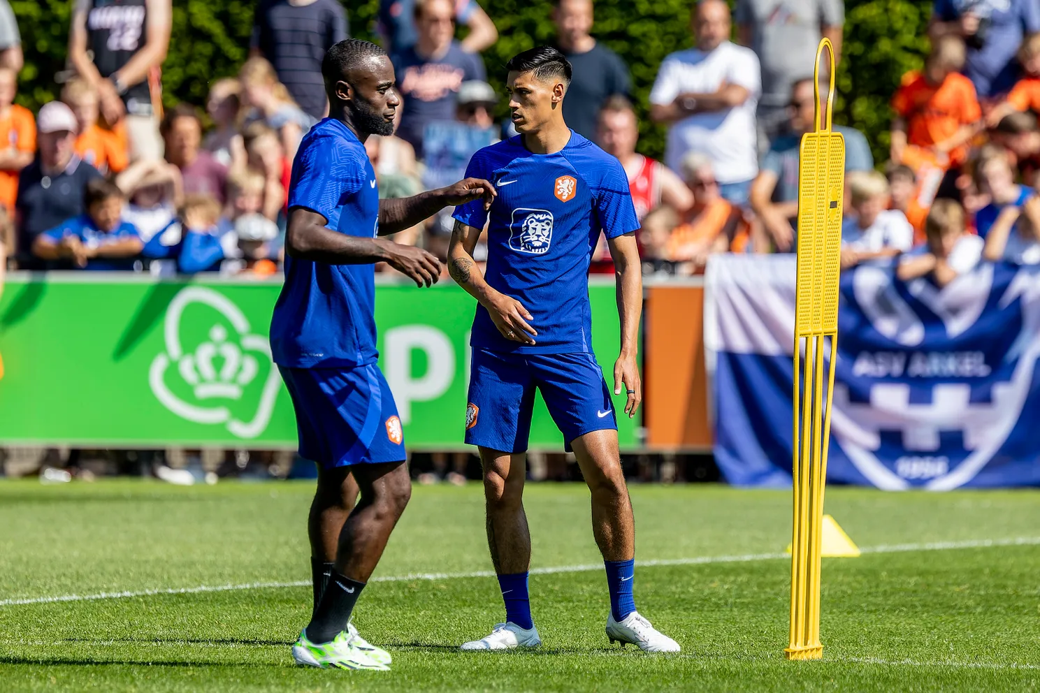 Bijlow in shirt van Feyenoord bij het Nederlands elftal