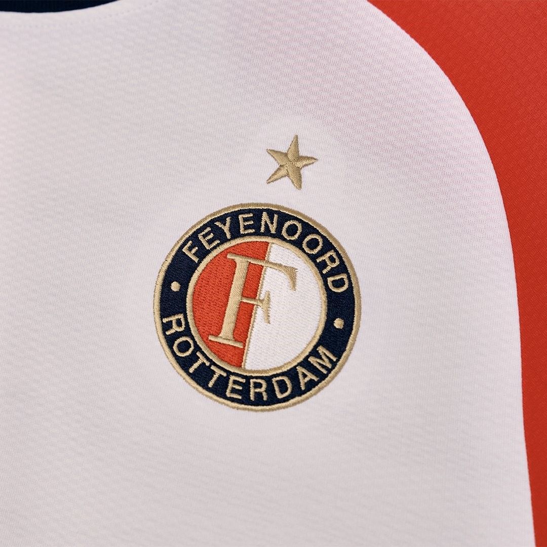 Feyenoord presenteert thuistenue voor seizoen 2024/25
