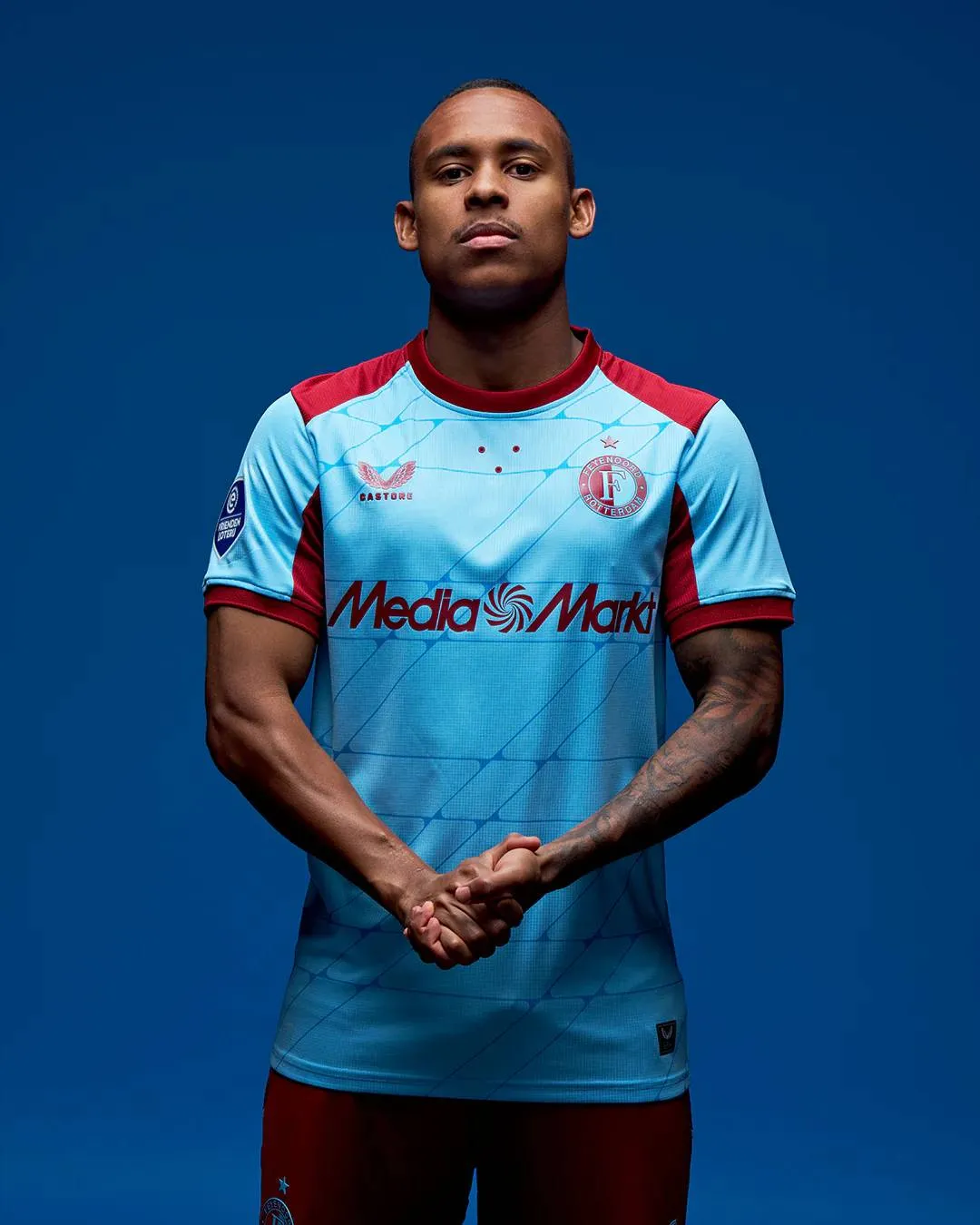 Feyenoord presenteert officieel het nieuwe derde tenue