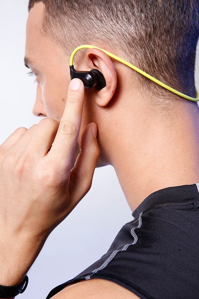 iWOWNfit R1 Bluetooth Wireless Sports Earbuds now on Indiegogo