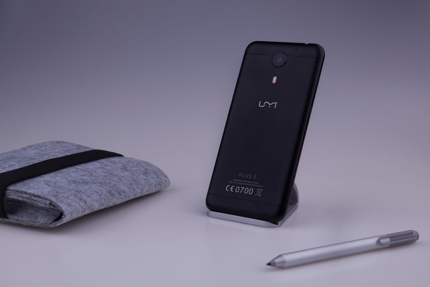 UMi Plus E vs Samsung S7 – battery comparison (video)