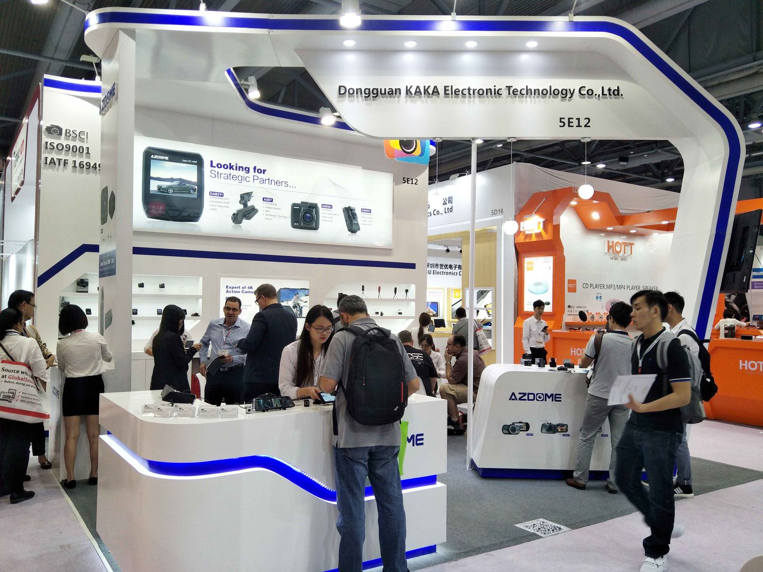 Azdome presents the World’s First Mirror Dash Cameras at HK's Fair