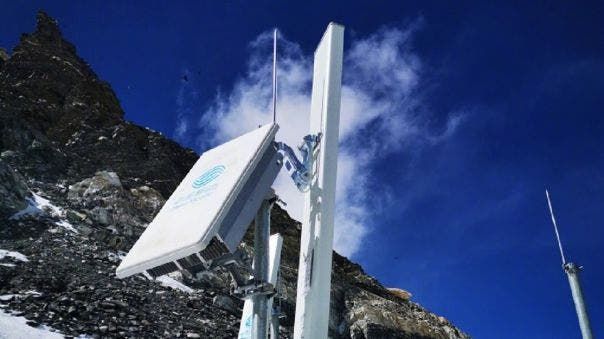 China Mobile and Huawei installed 5G antennas on the world highest mountain
