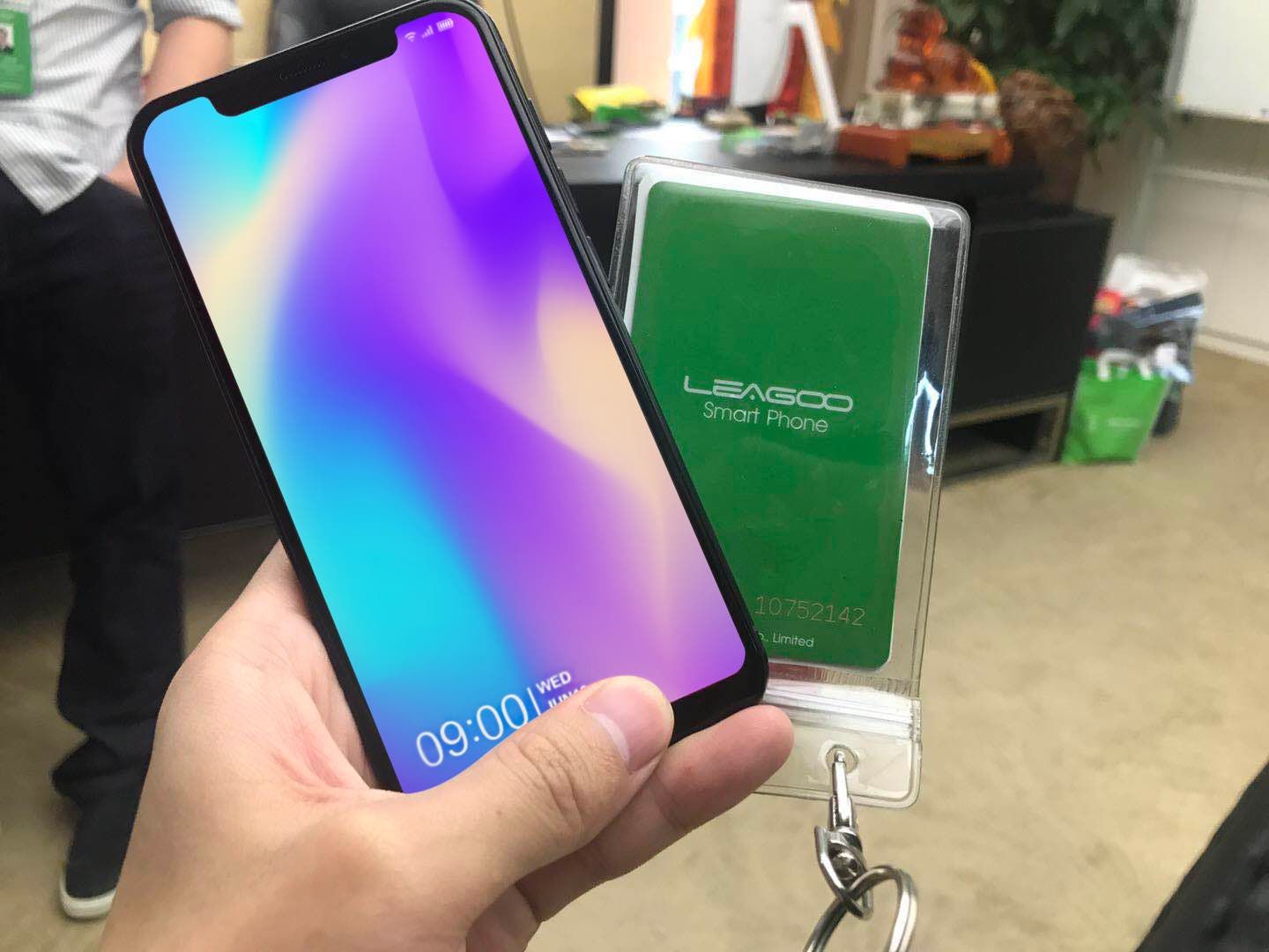 LEAGOO to Launch World’s First iPhone X-Like Android Phone at MWC2018?