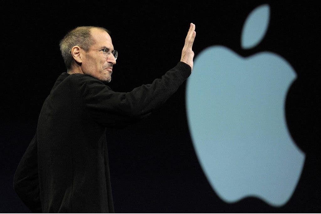 FILE PHOTO / BEST BLOOMBERG PHOTOS FOR 2011: Steve Jobs, chief executive officer of Apple Inc., waves to the audience. Photographer: David Paul Morris/Bloomberg via Getty Images