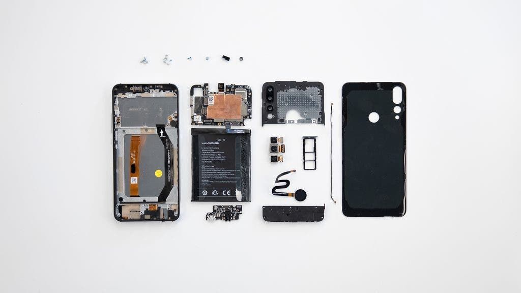 UMIDIGI A5 Pro teardown video - triple camera and walnut killer revealed