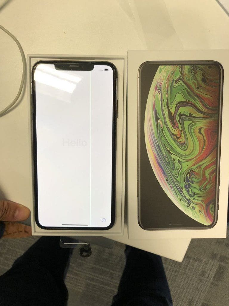 iPhone XS Max With Faulty Display Appears Online