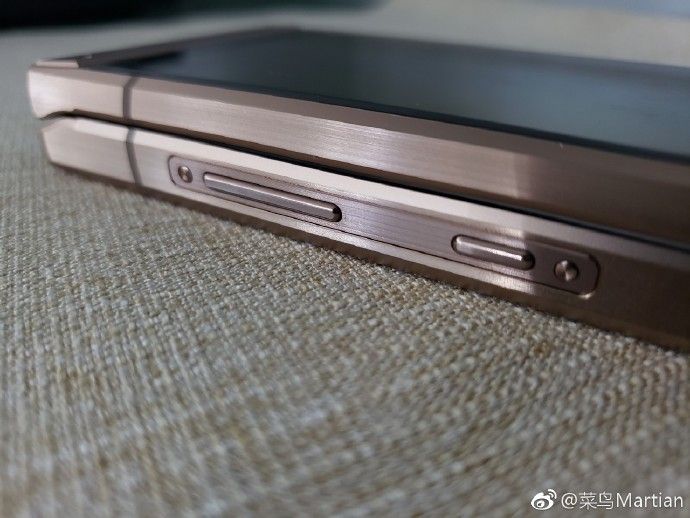 Samsung W2019 flagship flip-phone leaked in these images