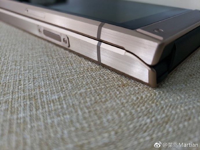 Samsung W2019 flagship flip-phone leaked in these images