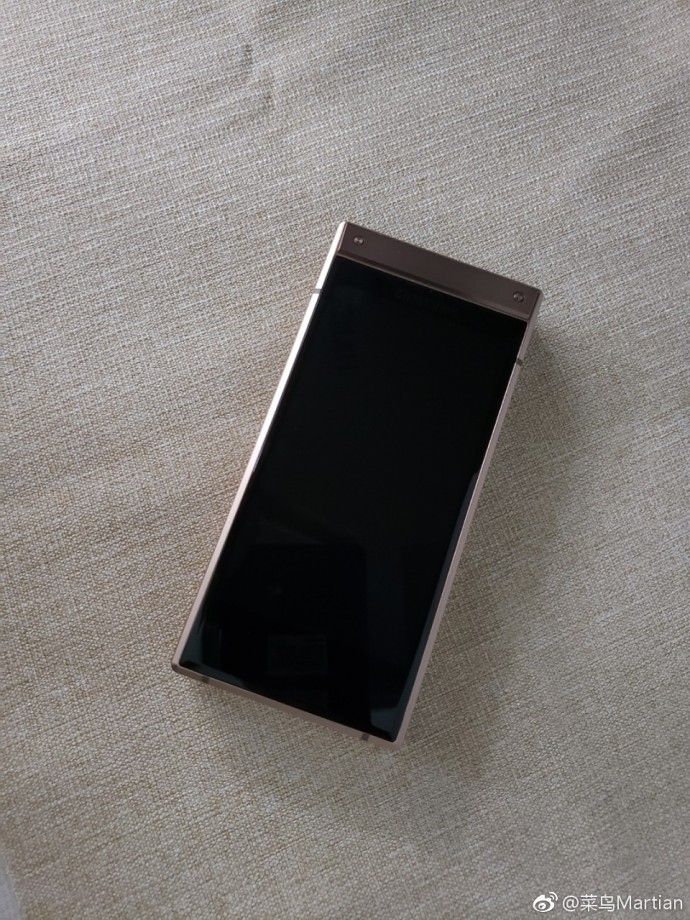 Samsung W2019 flagship flip-phone leaked in these images