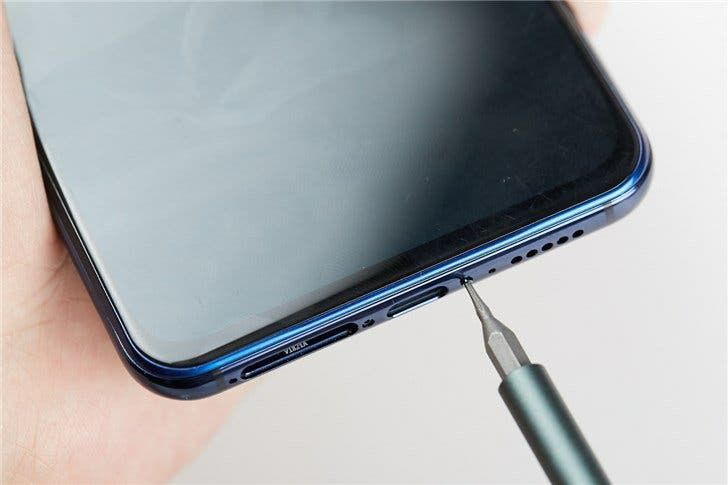 VIVO NEX Dual Display Gets Disassembled, the Two Screens don't Make it Easy