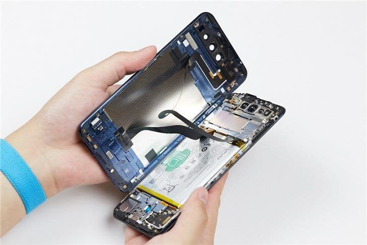 VIVO NEX Dual Display Gets Disassembled, the Two Screens don't Make it Easy