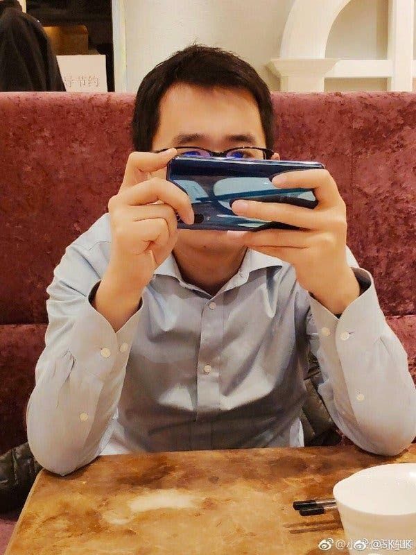 Alleged Xiaomi Mi 9 Shown in a Spy Photo
