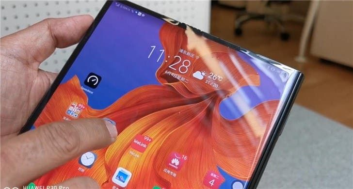 Huawei Mate X Foldable 5G Showed 1Gbps Downlink Speed