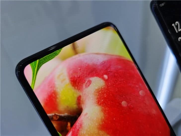 Lu Weibing Talks About Under-Screen Camera Technology