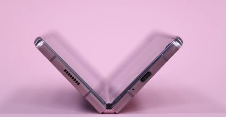 Galaxy Z Fold 3 could be the first Samsung phone with a sub-screen camera
