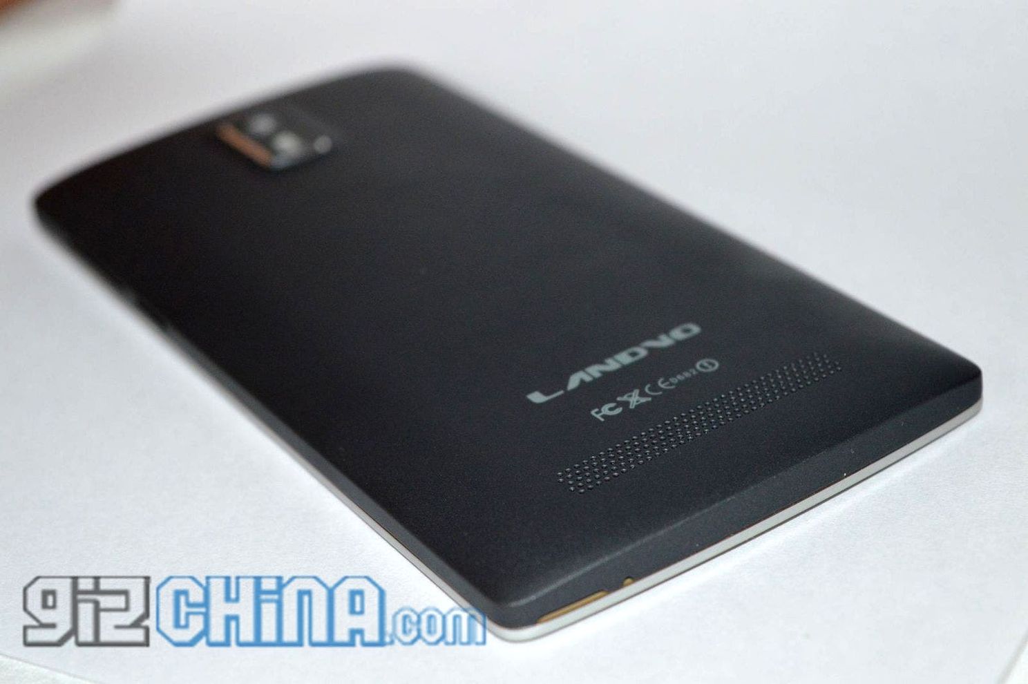 Landvo L200S Review: Budget LTE