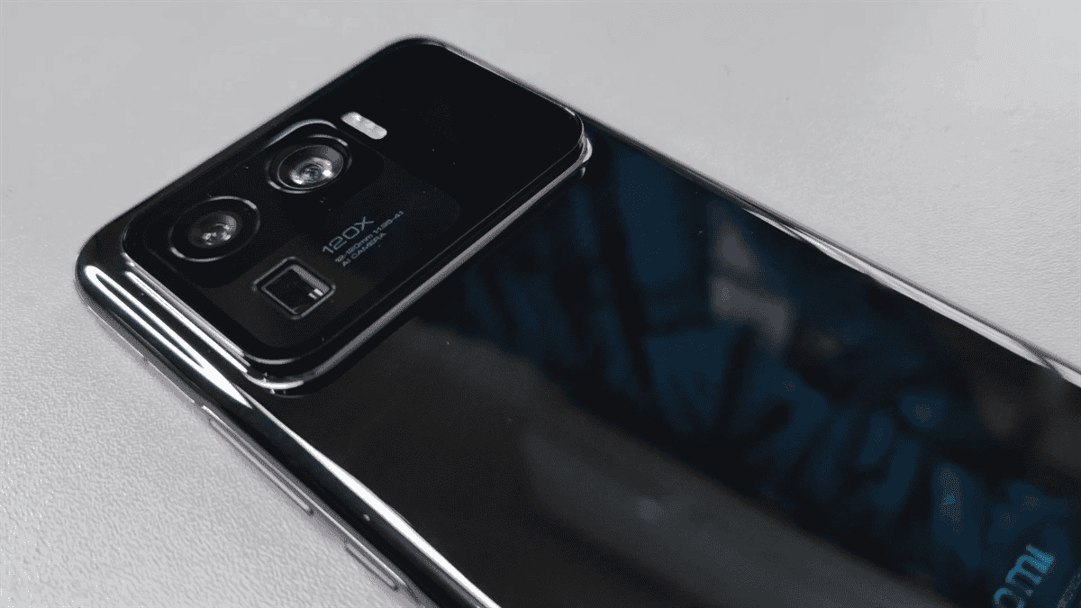 Massive Xiaomi Mi 11 Ultra leak:  120x camera and a tiny secondary screen
