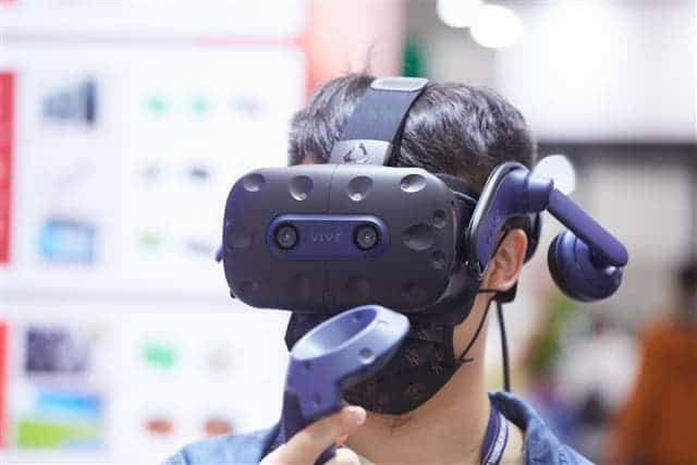 The Resurrection of HTC: High-end Smartphone With VR Features Coming In April