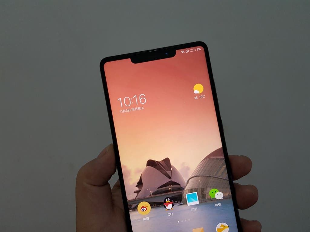 Is this Xiaomi Mi Mix 2S copying the iPhone X display design?