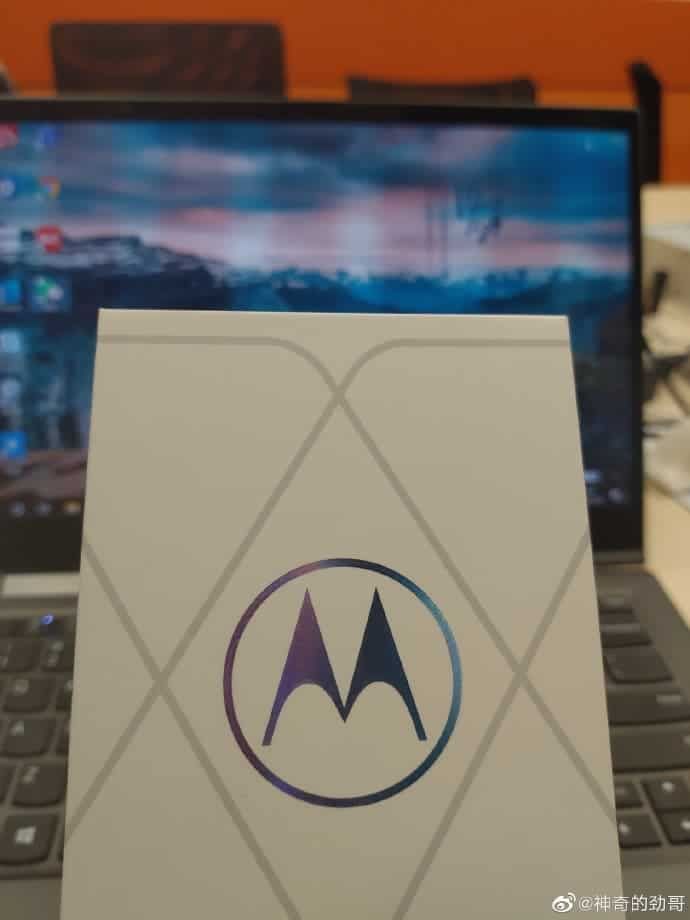 Photo of the packaging of the flagship Motorola based on Snapdragon 888