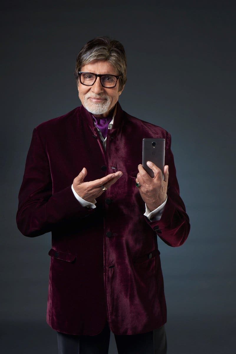 OnePlus sign up living Bollywood legend Amitabh Bachchan!