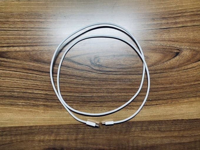 iPhone 12 USB Type-C to Lightning braided charging cable leaks