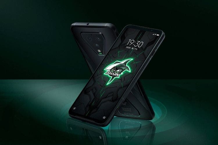 Black Shark 3S Display Compared With iPhone 11 Pro Max