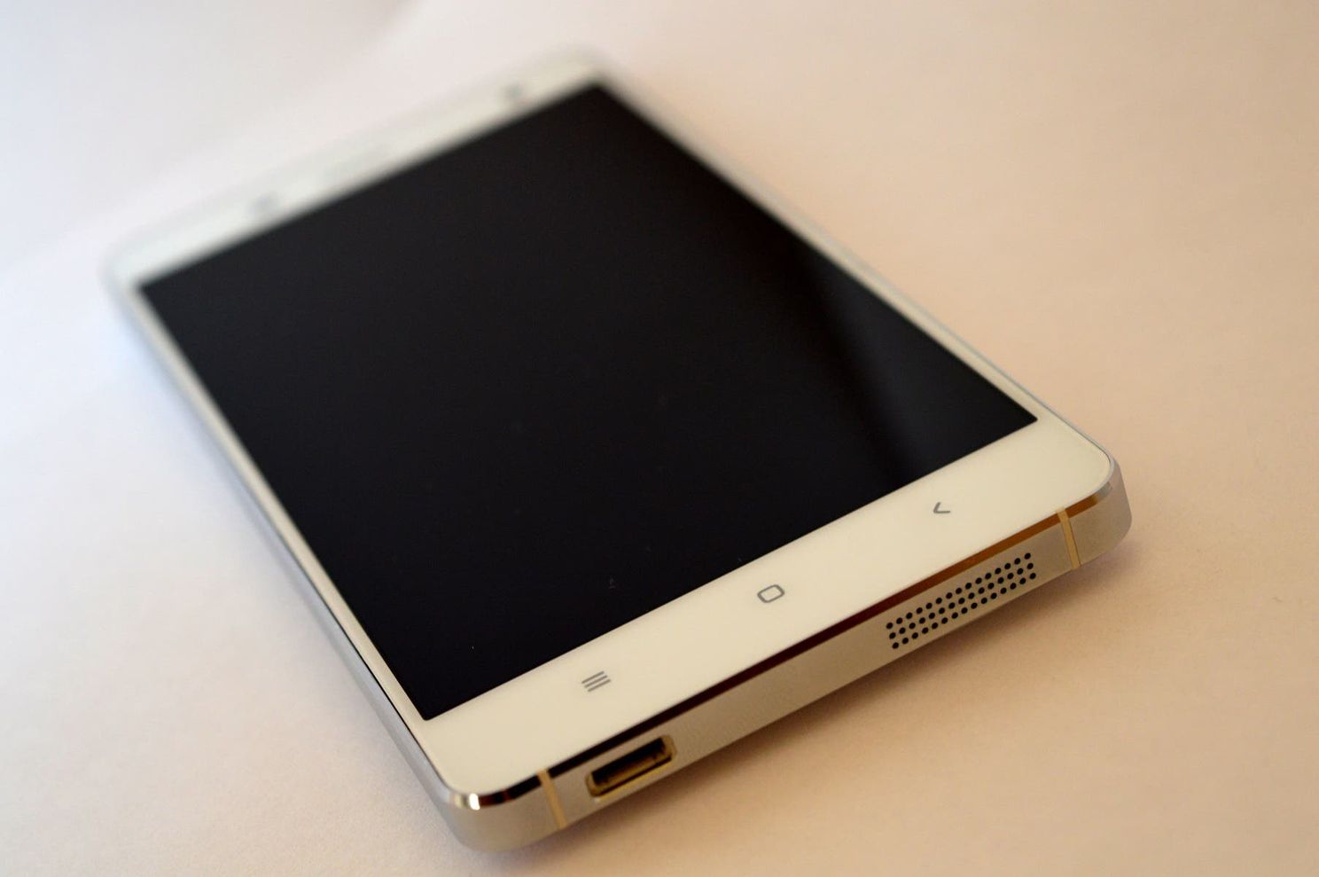 No.1 Mi4 review: When clones play catch-up