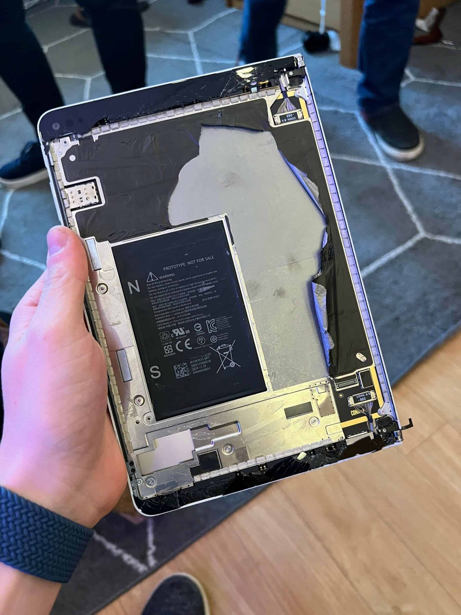 The first live photos of Microsoft Surface Neo with two screens appeared