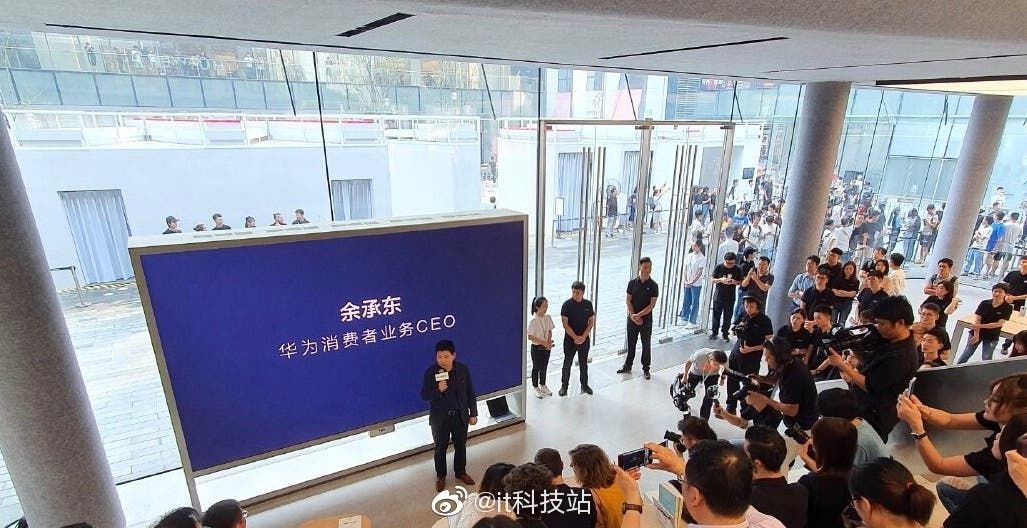 Huawei's global flagship store officially opened in Shenzhen