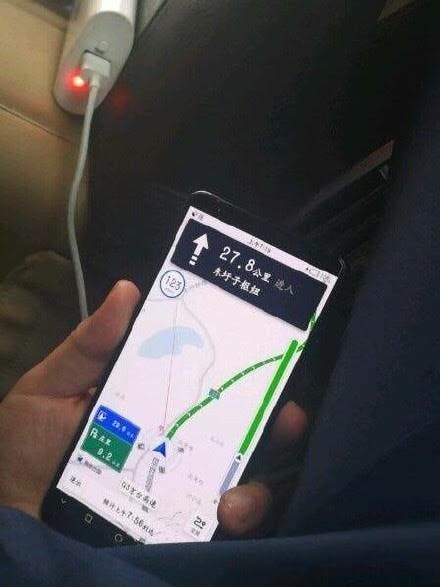 Huawei Mate 10 Pro Exposed in Real Photos before Launch
