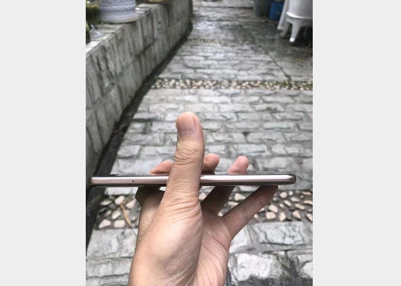 First Out-Of-The-Box Images Of Huawei Mate 10 Surface Online Hours Before Launch