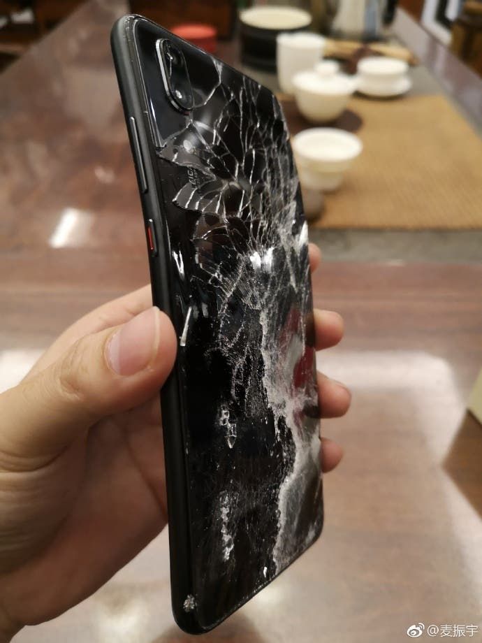 Huawei P20 "survives" massive fall