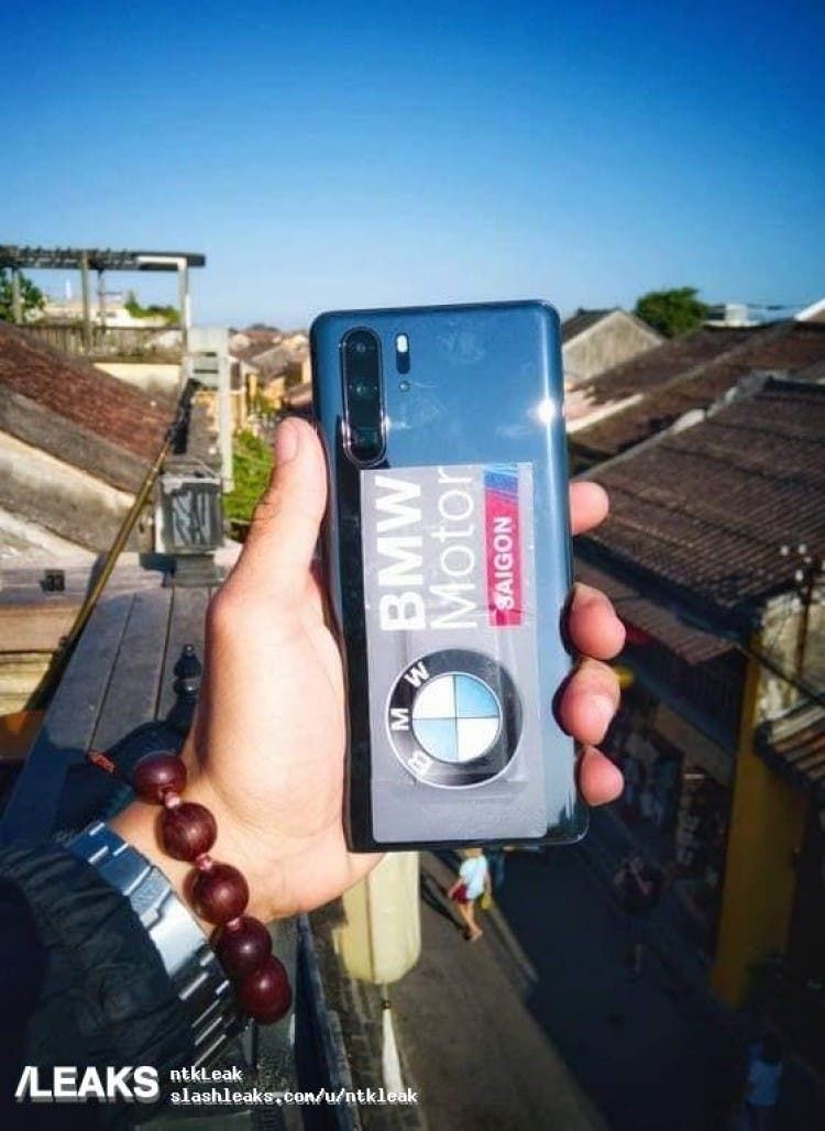 Another hands-on image of Huawei P30 Pro appears online