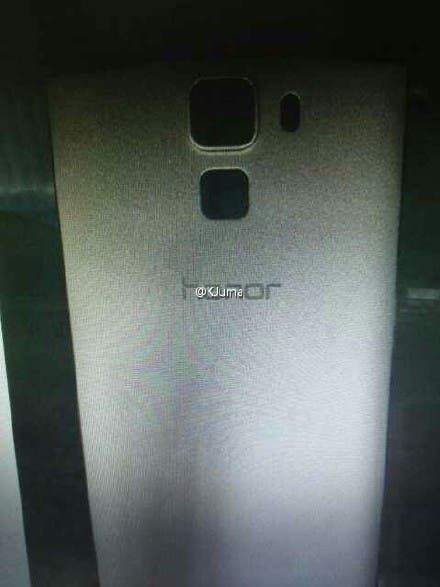 New pictures show off the Huawei Honor 7 back!
