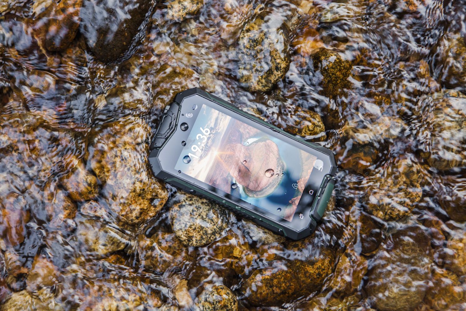 The new rugged Geotel A1 is now on sale for $69.99 ($30 off!)