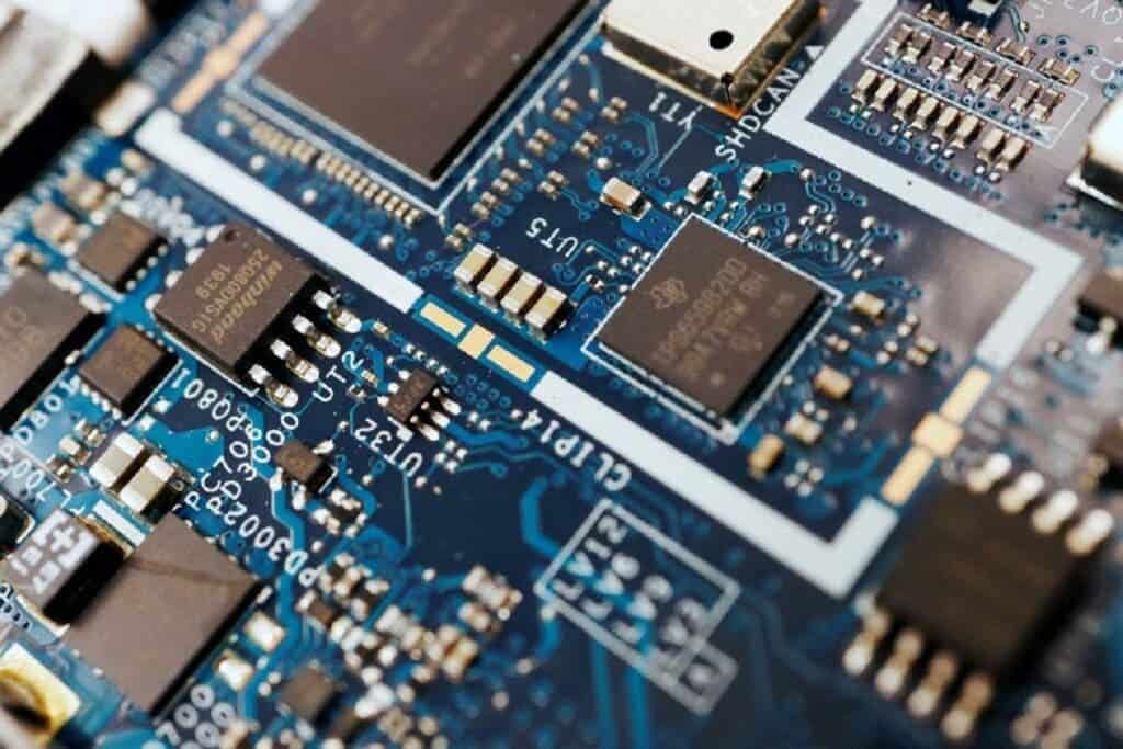 US think tank suggests 'poaching' over 3,500 workers from TSMC & Samsung