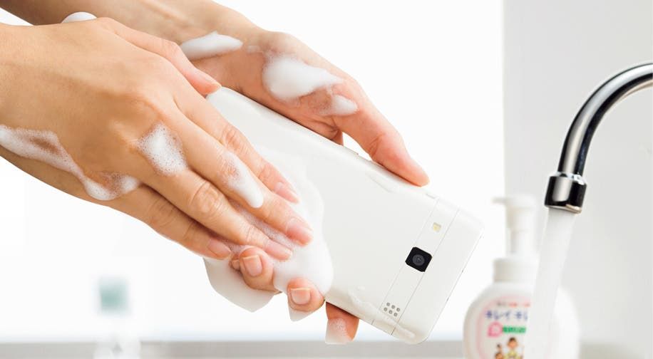 Meet Kyocera Rafre, an impressive "washable" smartphone!