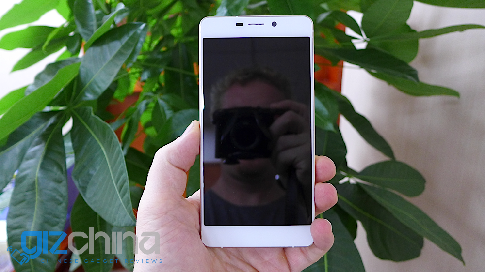 Siswoo R9 Darkmoon hands on, beautifully made dual screen phone