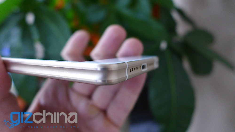 Siswoo R9 Darkmoon hands on, beautifully made dual screen phone