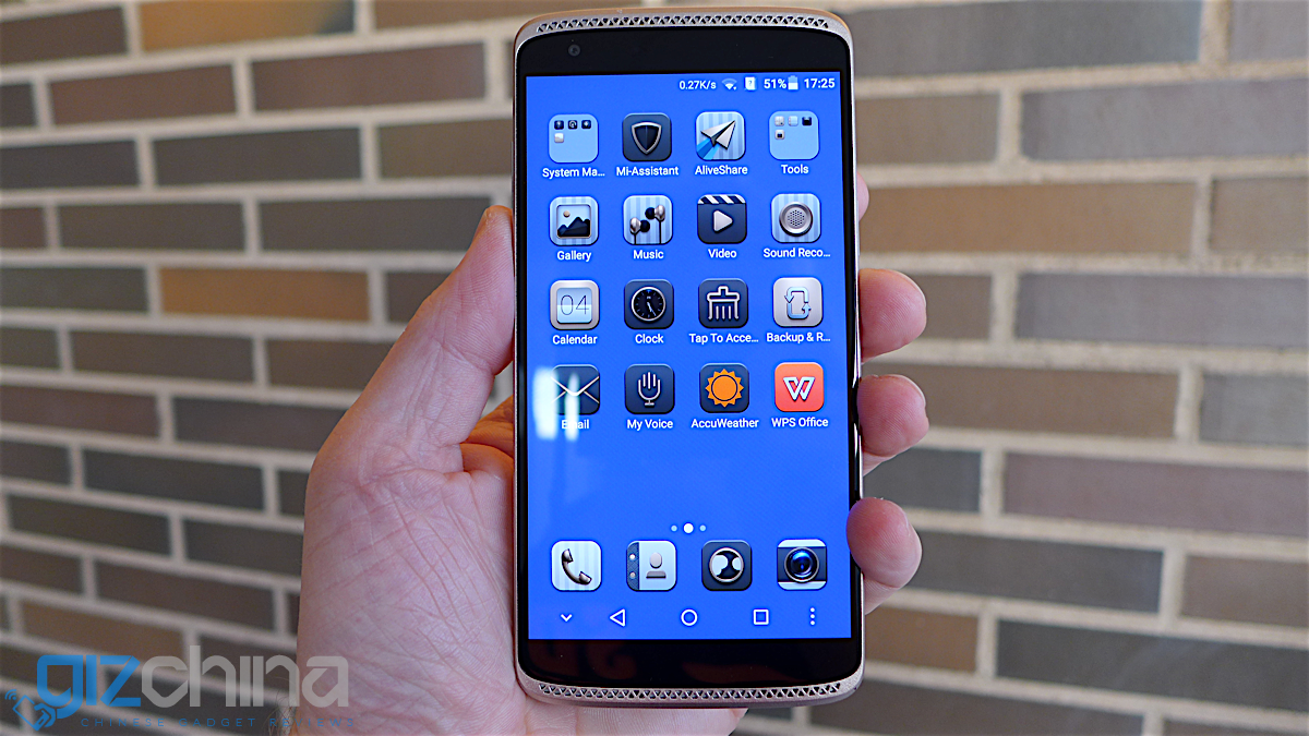 ZTE Axon Mini Premium unboxing and first impressions