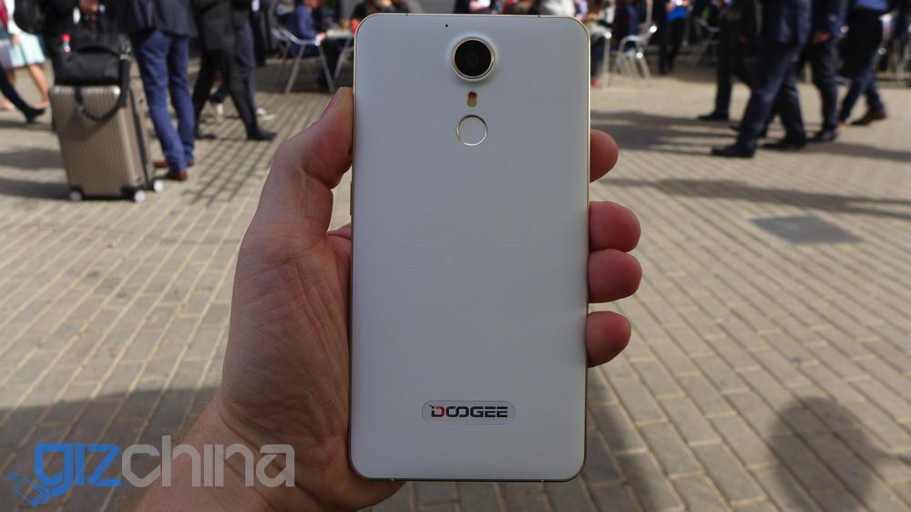 MWC 2016: Doogee F7 Helio X20 Flagship hands on first look