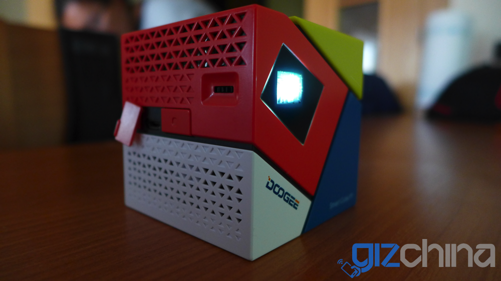 Doogee P1 Projector Review - Great idea, major issues