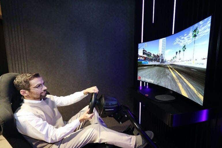LG Display to release a bendable 48-inch OLED display