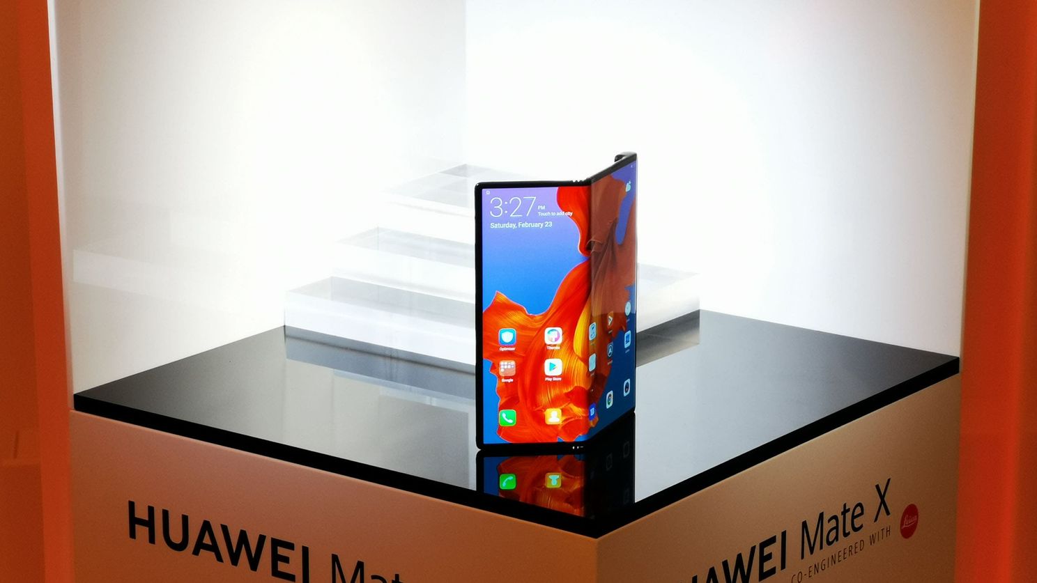 The major smartphones from Samsung and Huawei are increasingly expensive