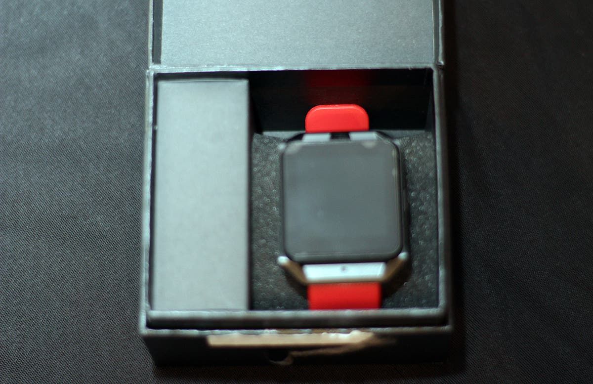Microwear H5 Review: The World's First 4G-enabled Smartwatch