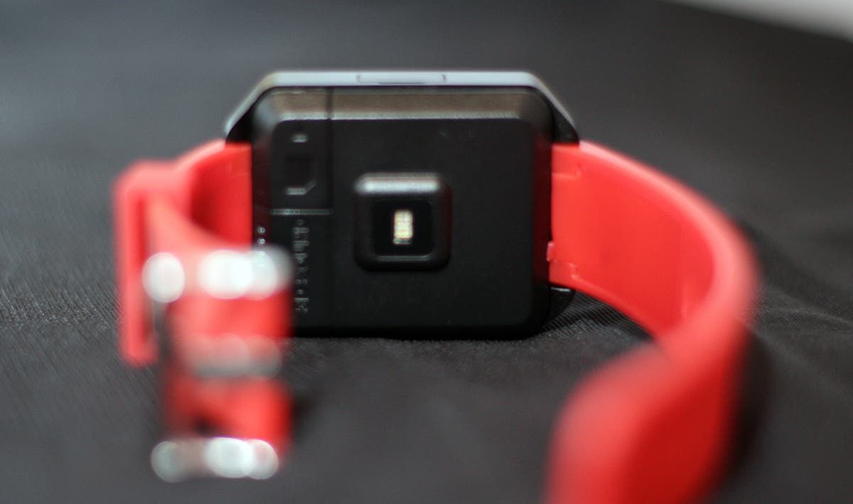 Microwear H5 Review: The World's First 4G-enabled Smartwatch